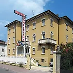 מלון Montepiana 2*