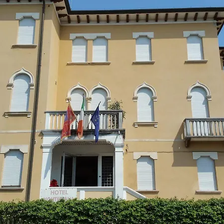 Montepiana Hotel 2*